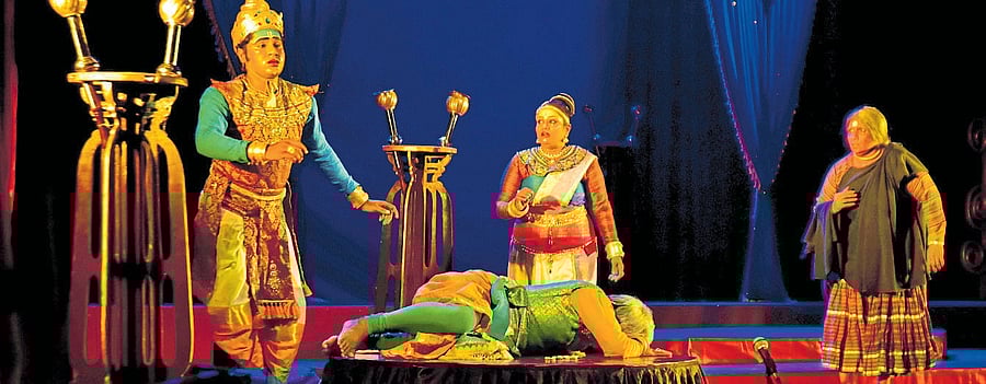 Rangayana Mysuru tours the state with its ambitious productions. This is a scene from Kuvempu’s magnum opus ‘Shree Ramayana Darshanam’ at Town Hall in Mangaluru. DH PHOTO/GOVINDRAJ JAVALI