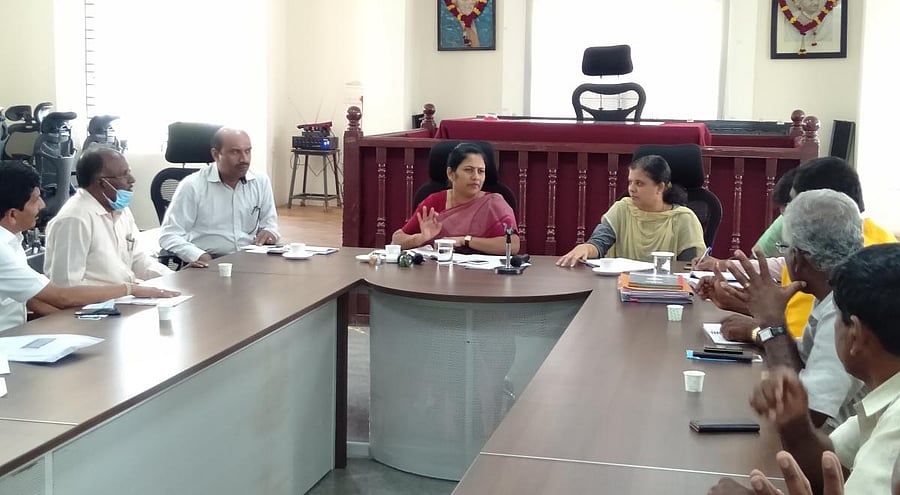 Deputy Commissioner C Satyabhama chairs a meeting of mango growers, APMC members, agriculture and horticulture department officials and merchants at DC office in Kolar on Wednesday.