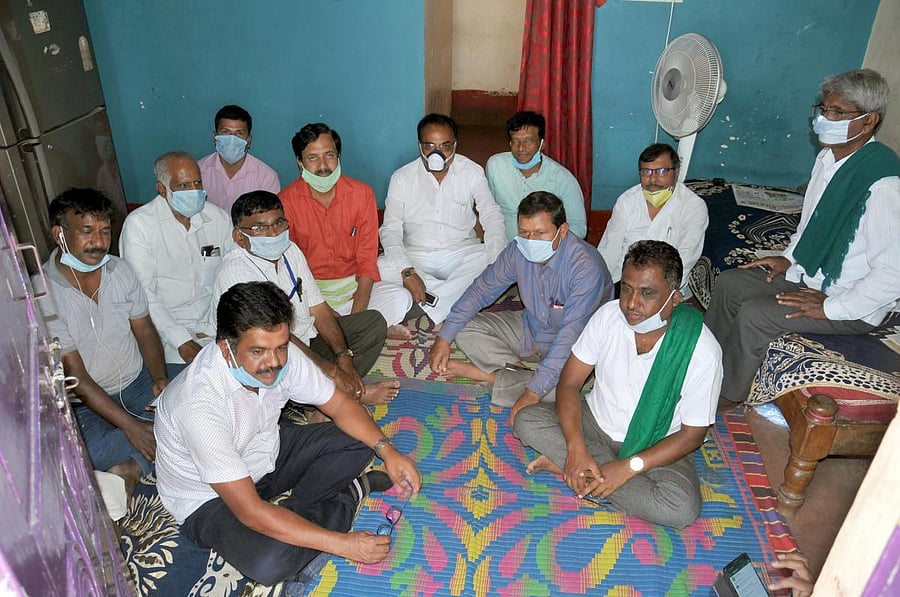 Former MLA Y S V Datta stages a hunger strike along with like-minded people in Chikkamagaluru.