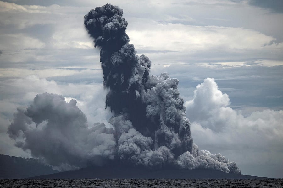 Mount Anak Krakatau volcano spews hot ash during an eruption (Reuters Photo)