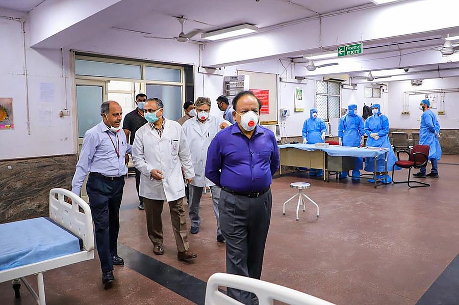 Union Health Minister Harsh Vardhan visits Dr Ram Manohar Lohia Hospital in New Delhi. (PTI Photo)