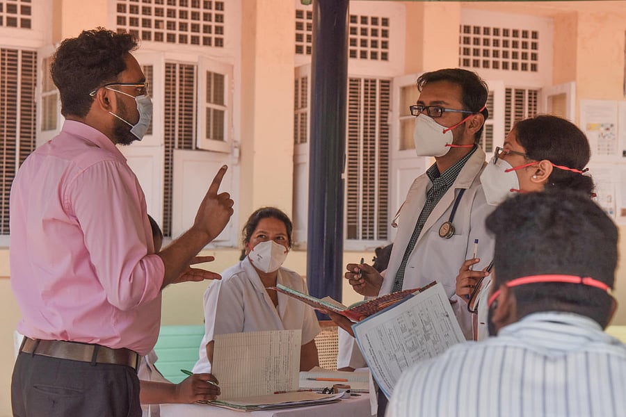 Doctors examine people's health at Covid-19 ward in Rajiv Gandhi Institute of Chest Diseases (RGICD) in Bengaluru on Thursday. Photo by S K Dinesh