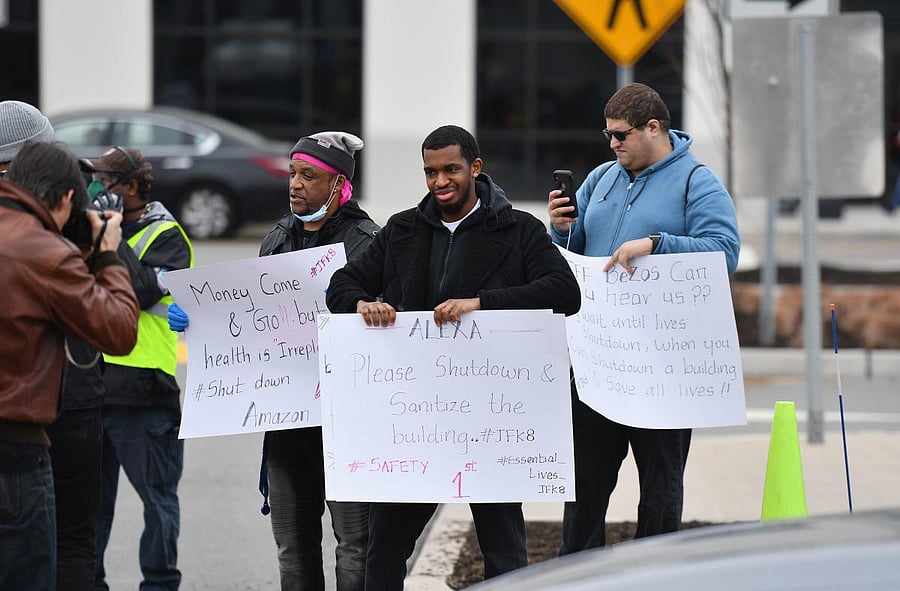 Amazon workers protesting (AFP Photo)