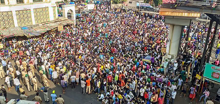 More than 1,000 migrant workers, most of them from Bihar, Uttar Pradesh and West Bengal, gathered near Bandra railway station on Tuesday afternoon. (Credit: PTI)