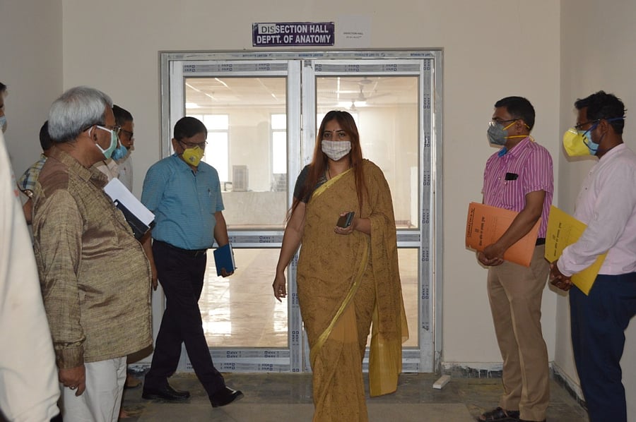Deputy Commissioner of Dumka, Rajeshwari B, inspecting hospital premises. (Credit: DH Photo)