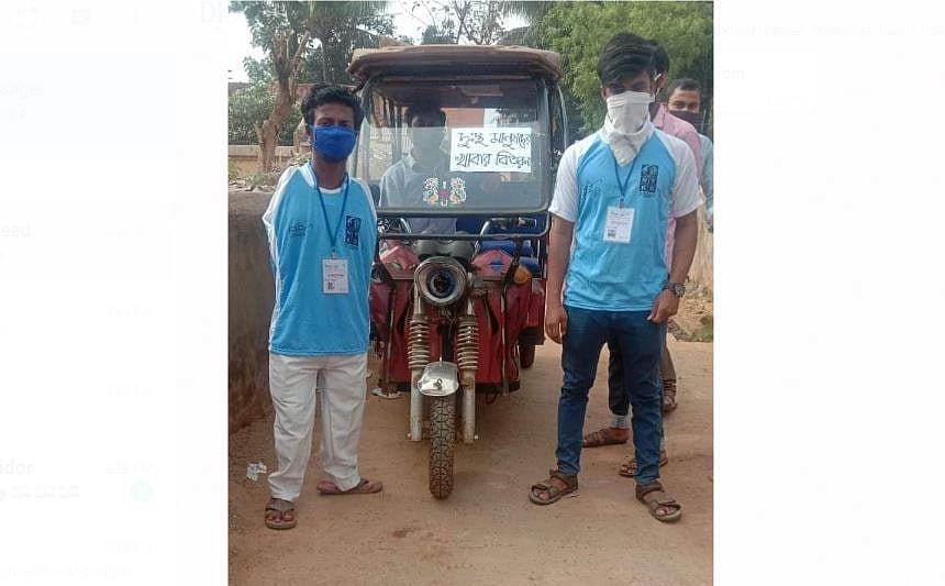 Specially-abled Bengal youth Jagannath Mahara (Left) offers food to the needy. Photo Credit: Special Arrangement