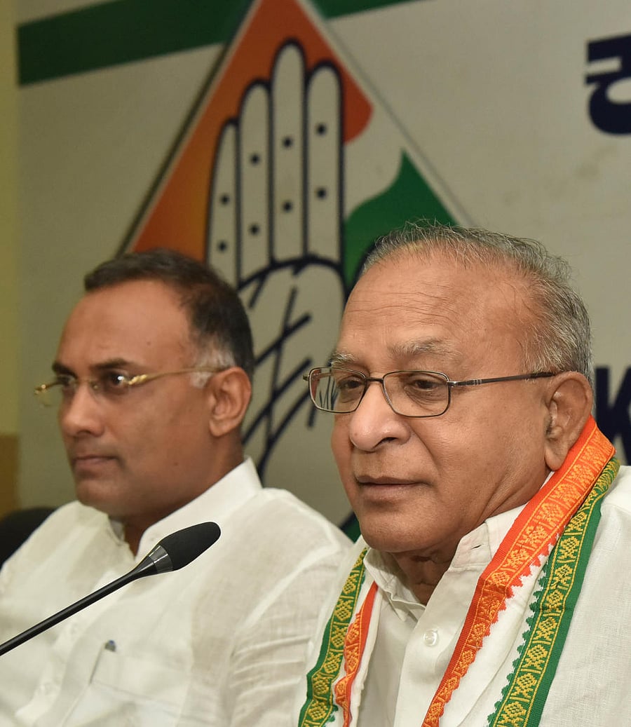 Senior Congress leader S Jaipal Reddy addresses the media in Bengaluru on Thursday. KPCC chief Dinesh Gundu Rao is seen.