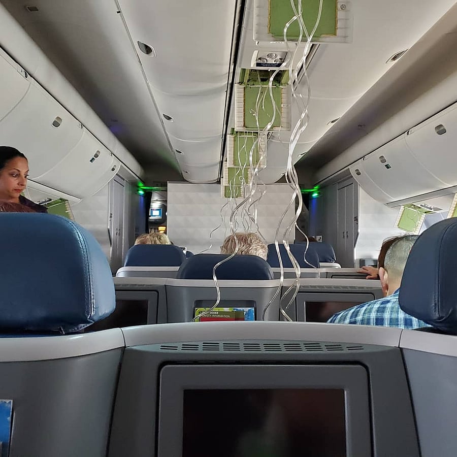 Oxygen masks deployed inside Delta Flight 2353 during descend. (Photo: Twitter/@BrutusOsceola)