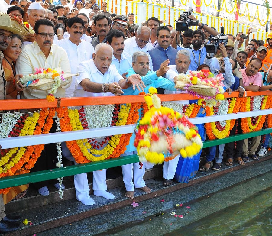 B S Yediyurappa offers bagina to Krishna river at Almatti. DH Photo