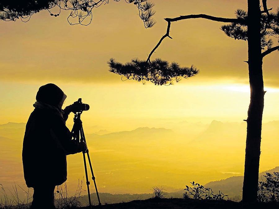 An image of a photographer clicking pictures. Image for representation 