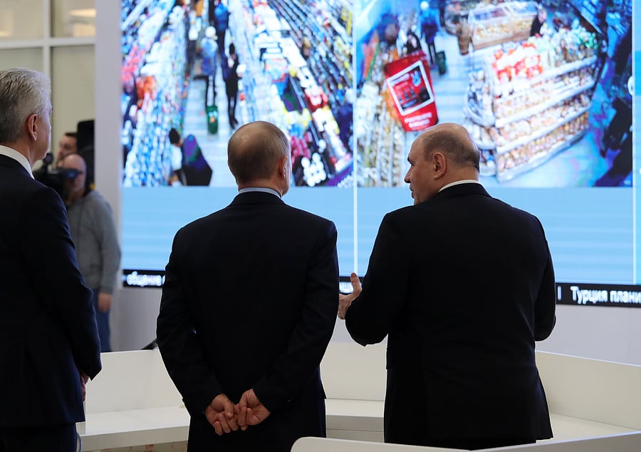 ussian President Vladimir Putin, accompanied by Prime Minister Mikhail Mishustin and Moscow Mayor Sergei Sobyanin, tours the new coronavirus information centre in Moscow. (AFP Photo)