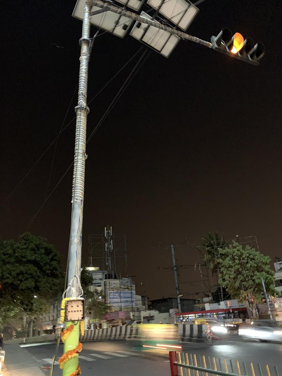 The traffic pole that's fully illuminated to reflect the signal. This picture was taken late on Sunday night when the lights were switched off. DH PHOTO/PUSHKAR V