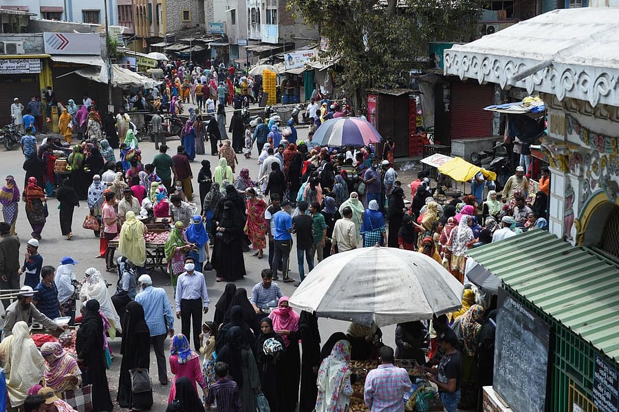 People gather to shop at a market area during a government-imposed nationwide lockdown (AFP Photo)