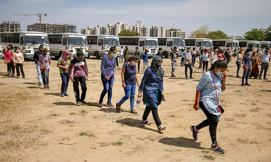 Stranded students from Kota maintain social distance (PTI Photo)