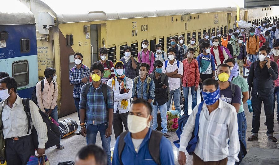 Migrants from Rajasthan to catch special train (PTI Photo)