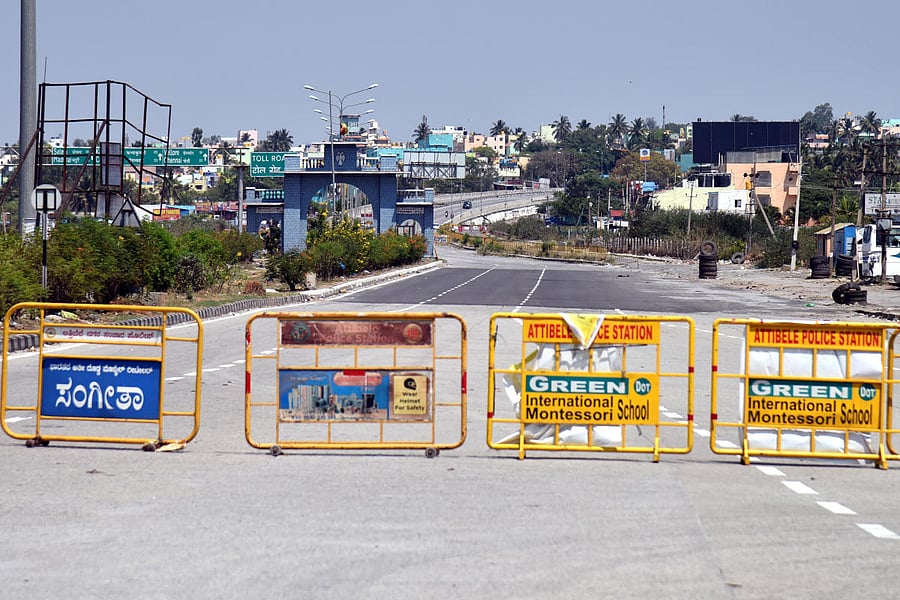 Coronavirus Lockdown: Vehicle movement is restricted at Karnataka-Tamil Nadu border at Attebele in Bengaluru rural district. (Photo by S K Dinesh)