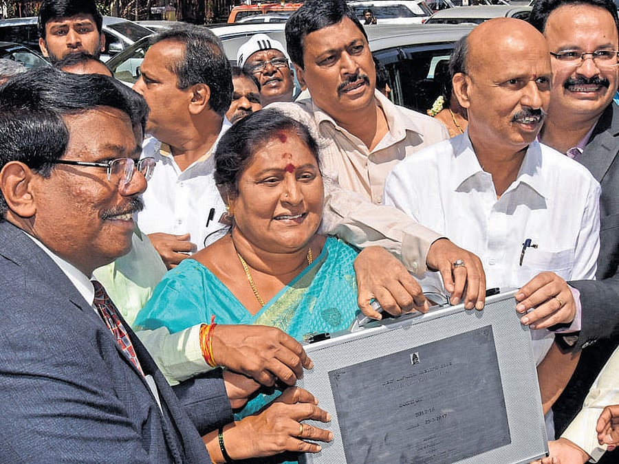 BBMP Finance Standing Committee chairman M K Gunashekhar (2nd fromright) arrives to present the BBMP budget in Bengaluru on Saturday. BBMP CommissionerN Manjunath Prasad, Mayor G Padmavathi, BBMP Special Commissioner (Finance) R Manoj and other corporators are seen. DH PHOTO