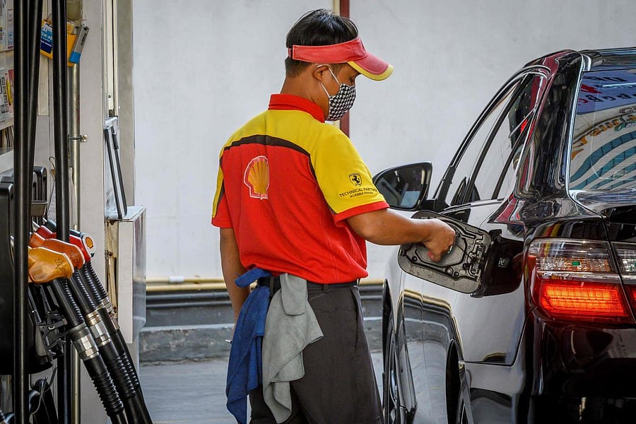 Equity markets collapsed March 9 as the rapidly spreading coronavirus fans fears over the global economy (AFP Photo)