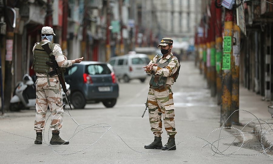 Security personnel stand guard during a nationawide lockdown in the wake of coronavirus pandemic. (PTI Photo)