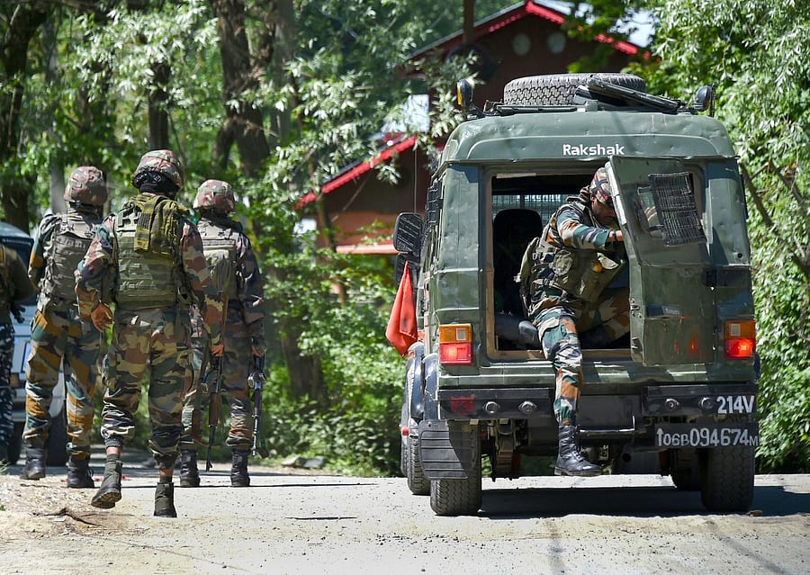 Army soldiers in Pulwama (PTI Photo)