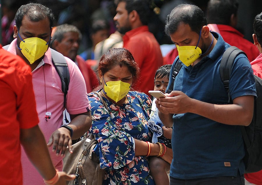 Passengers sport masks at KSR railway station in Bengaluru on Thursday. DH Photo/ Pushkar V