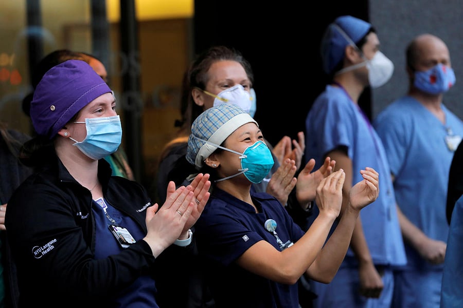 Healthcare workers amid coronavirus lockdown (Reuters Photo)
