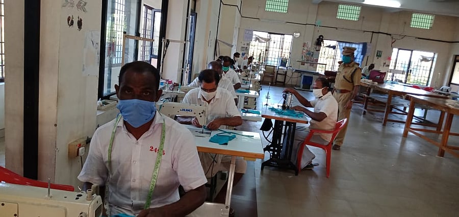 Prisoners involved in mask making at Thiruvananthapuram Central Prison (DH Photo)