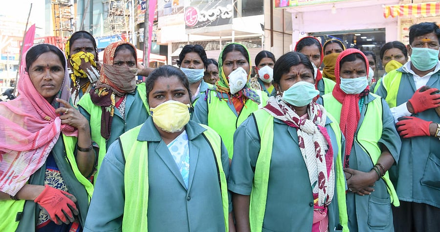 Contract laborers of BBMP (DH Photo)