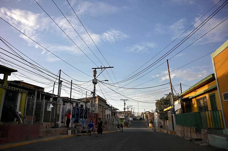 People are seen in a street of Maracaibo, Zulia State, Venezuela as parts in the country, including the capital Caracas, were hit by a massive power cut (AFP Photo)