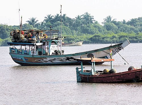 Boats in the Arabian sea with Punju island in the background.