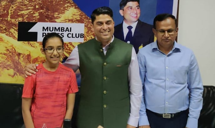 Kaamya Karthikeyan with veteran mountaineers Col Ranveer Singh Jamwal and Umesh Zirpe. (DH Photo)