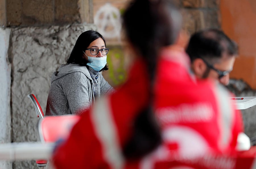 A woman wearing a protective mask waits to donate blood after appeals from hospitals and the Italian government for blood donations to help treat coronavirus patients, at an Italian Red Cross centre, in Rome, Italy. (REUTERS Photo)