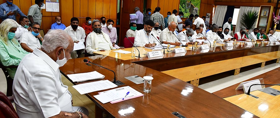Chief minister B S Yiddurappa having a meeting with opposition leader Siddaramaiah, congress leader D K Shivakumar, JDs leader Basavaraja Horatti and other opposition leaders at his home office in Bengaluru. (DH Photo)