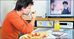 Eating, reading in front of TV 'leads to snacking'
