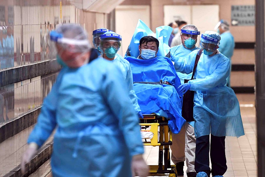 Medical staff transfer a patient of a highly suspected case of a new coronavirus at the Queen Elizabeth Hospital in Hong Kong. (Reuters Photo)