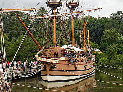 The Susan Constant, a replica of Christopher Newport's ship docked in the harbor. This was the largest of the three ships which carried settlers for the Virgina Company. Wikipedia Image