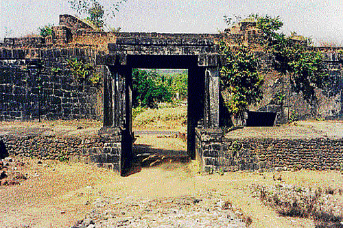 PAST GLORY The ruins of the Hosanagara fort. (Photo by the author)