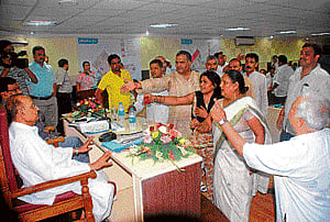 Shocking: Women councillors at the Ghaziabad Nagar Nigam recently assaulted the 72-year old City Mayor Teluram Kamboj.