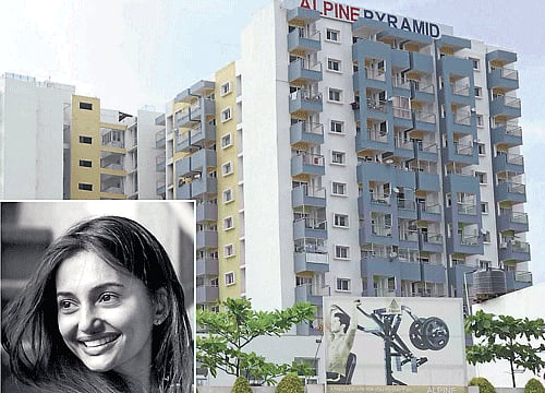 fatal fall: Kavitha (inset) fell to her death from an 11th-floor flat of Alpine Pyramid apartment in Sahakar Nagar early Wednesday morning. DH Photo