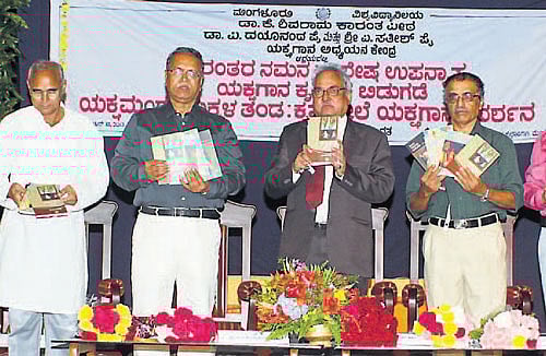 Hampi University former Vice Chancellor Prof B A Vivek Rai (3rd from left) releases four works on Yakshagana published by Dr P Dayanada Pai and P Sathish Pai Yakshagana Study centre in Mangalagangothri on Thursday. Yakshagana Study Centre Director Dr K Chinnappa Gowda, scholar and Yakshagana critic Dr Raghava Nambiar, Mangalore University Vice Chancellor                              Prof T C Shivashankara Murthy, Sullia Nehru Memorial College Principal Dr Prabhakar Shishila, MU Registrar Prof P S                      Yedapadithaya, Dr K Shivaram Karantha Peetha Director Dr Sabiha look on. DH Photo