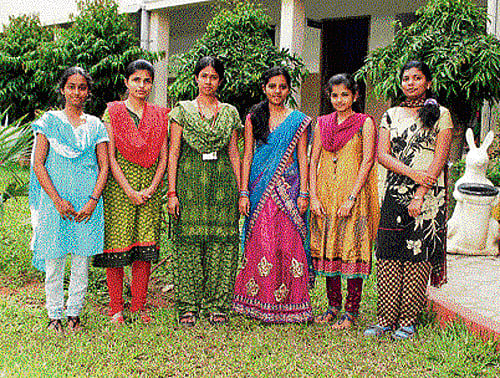 excited From left: Roopashree, Pallavi, Chandana, Divya, Deepu and Sindhu.
