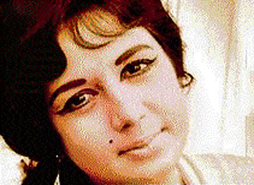 Veteran Hindi film actor Nanda, whose dimpled smile and doe eyes lit up the screen in the fifties and sixties in runaway hits, succumbed to a massive cardiac arrest on Tuesday morning at her residence in Andheri.