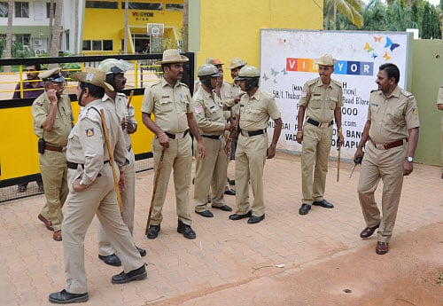 Lack of coordination among senior police officers and proper guidance to subordinates are said to be the reasons for the City police bungling the investigation into the rape of a six-year-old girl at Vibgyor High school in Marathalli. DH photo