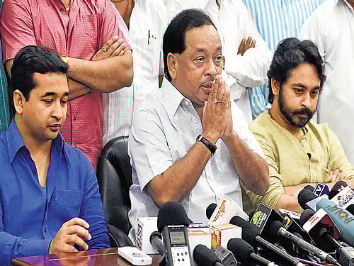 Congress leader Narayan Rane (Centre) with his sons Nitesh (L) and Nilesh during a press conference in Mumbai on Tuesday. PTI