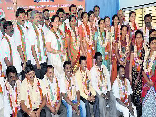 The newly elected Zilla Panchayat and Taluk Panchayat members were felicitated in Chikkamagaluru on Saturday. dh photo