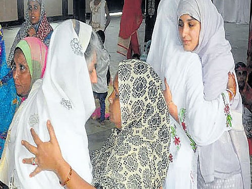 Muslim women offer namaz at Idgah in Lucknow on  Thursday. azam Husain