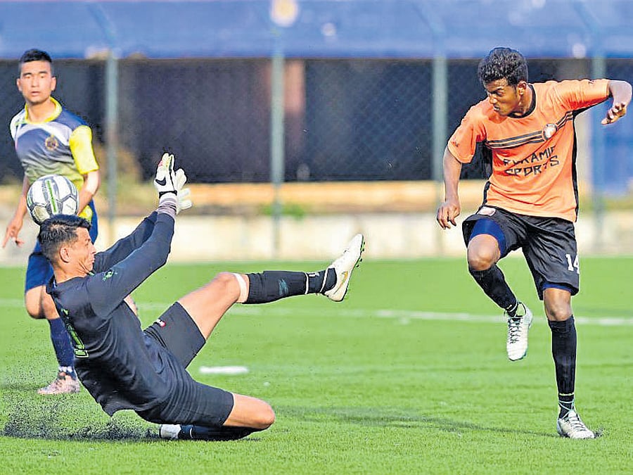 Satish (right) of South United scores past ASC custodian Balwanth during their Super Division tie. DH PHOTO