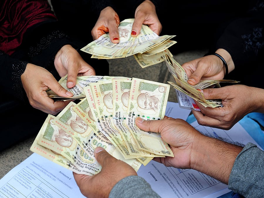 Centre opposes PILs on depositing old notes