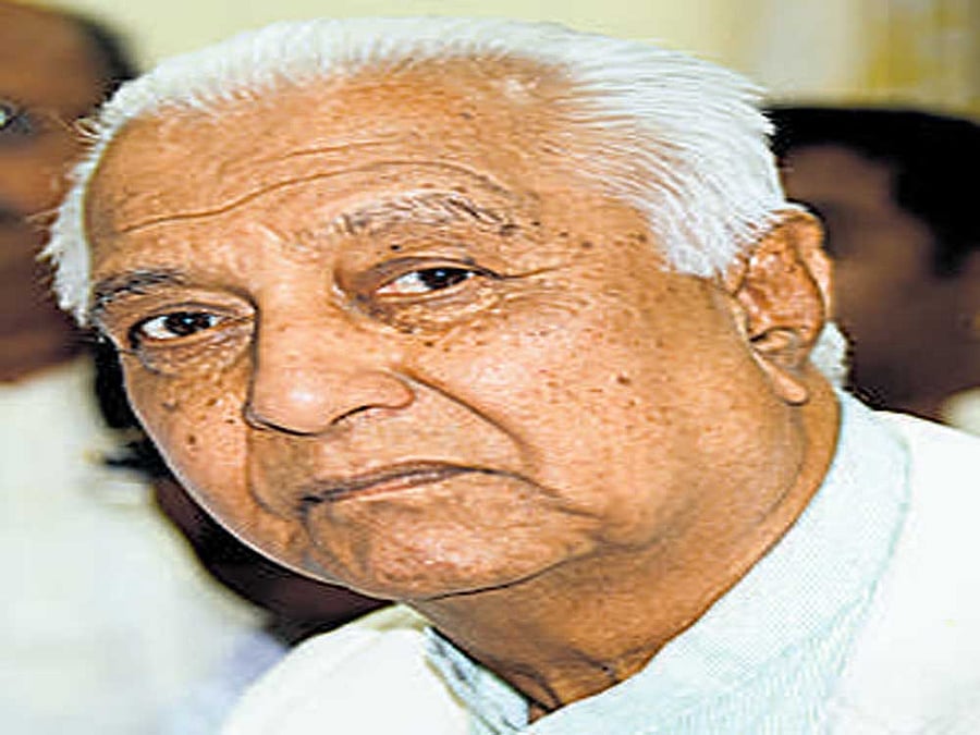 Senior Congress leader and MLC Allum Veerabhadrappa appears to have found himself in a spot over the controversy related to fake travel bills.