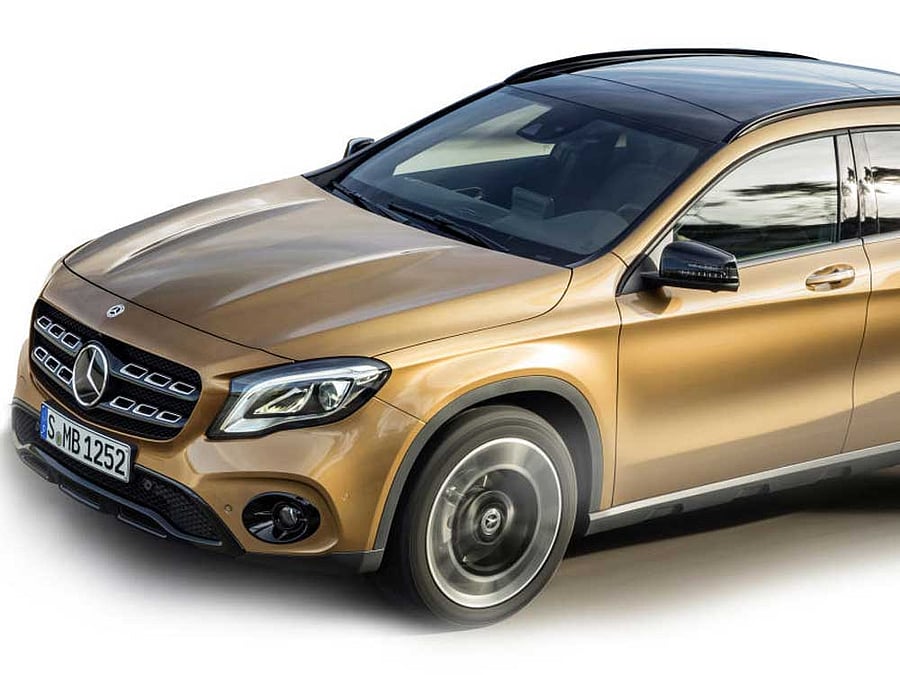 Mercedes-Benz GLA 220d 4MATIC, canyonbeige, Fahraufnahme;Kraftstoffverbrauch kombiniert: 4,8 l/100 km, CO2-Emissionen kombiniert: 127 g/km* Mercedes-Benz GLA 220d 4MATIC, canyon beige, driving shot;Fuel consumption combined: 4.8 l/100 km; Combined CO2 emissions: 127 g/km*